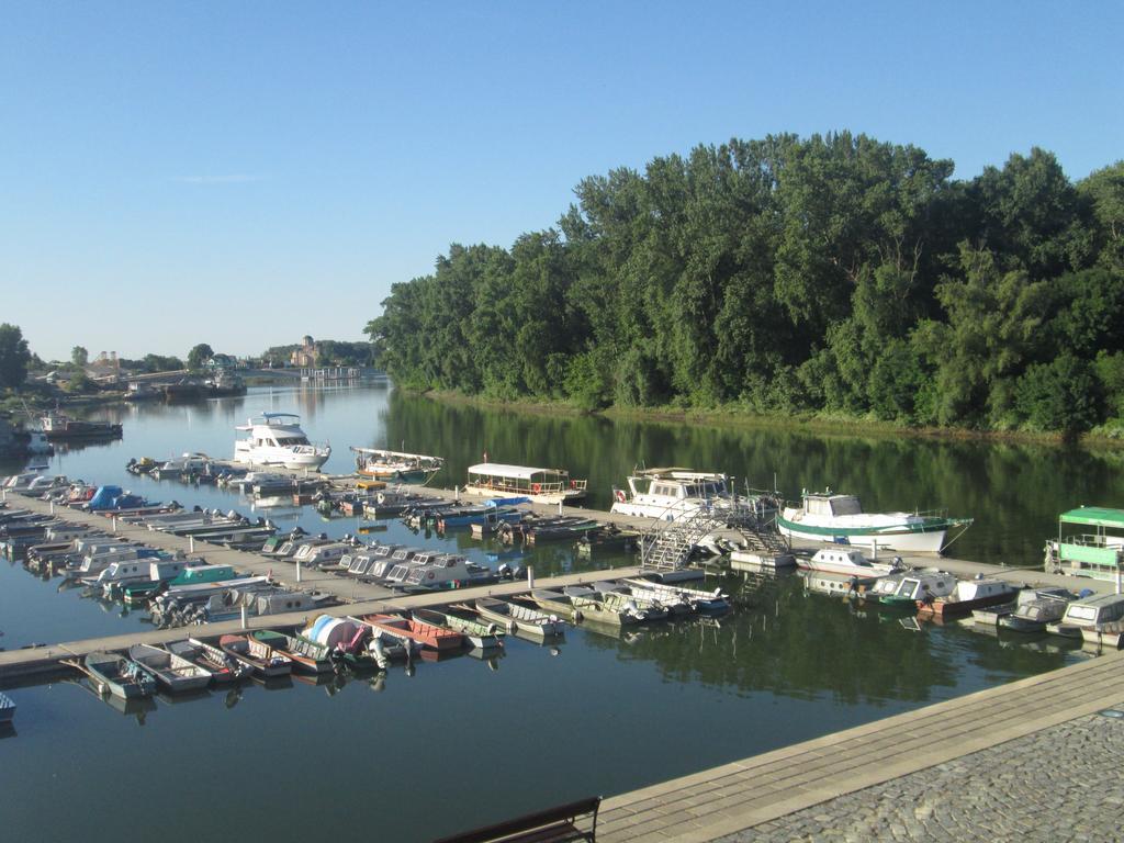 Apartments Marina Apatin Buitenkant foto