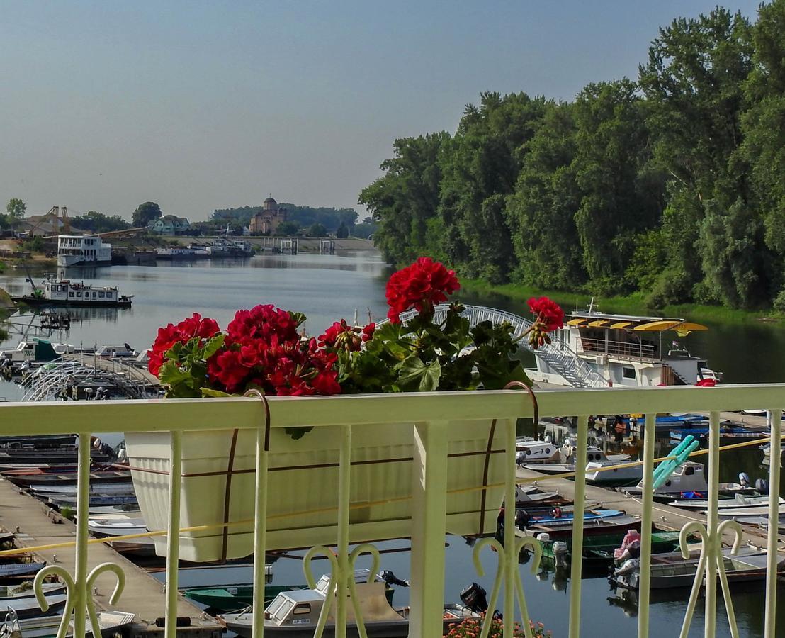 Apartments Marina Apatin Buitenkant foto