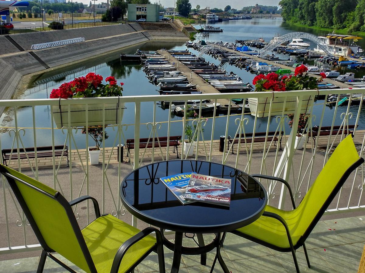 Apartments Marina Apatin Buitenkant foto